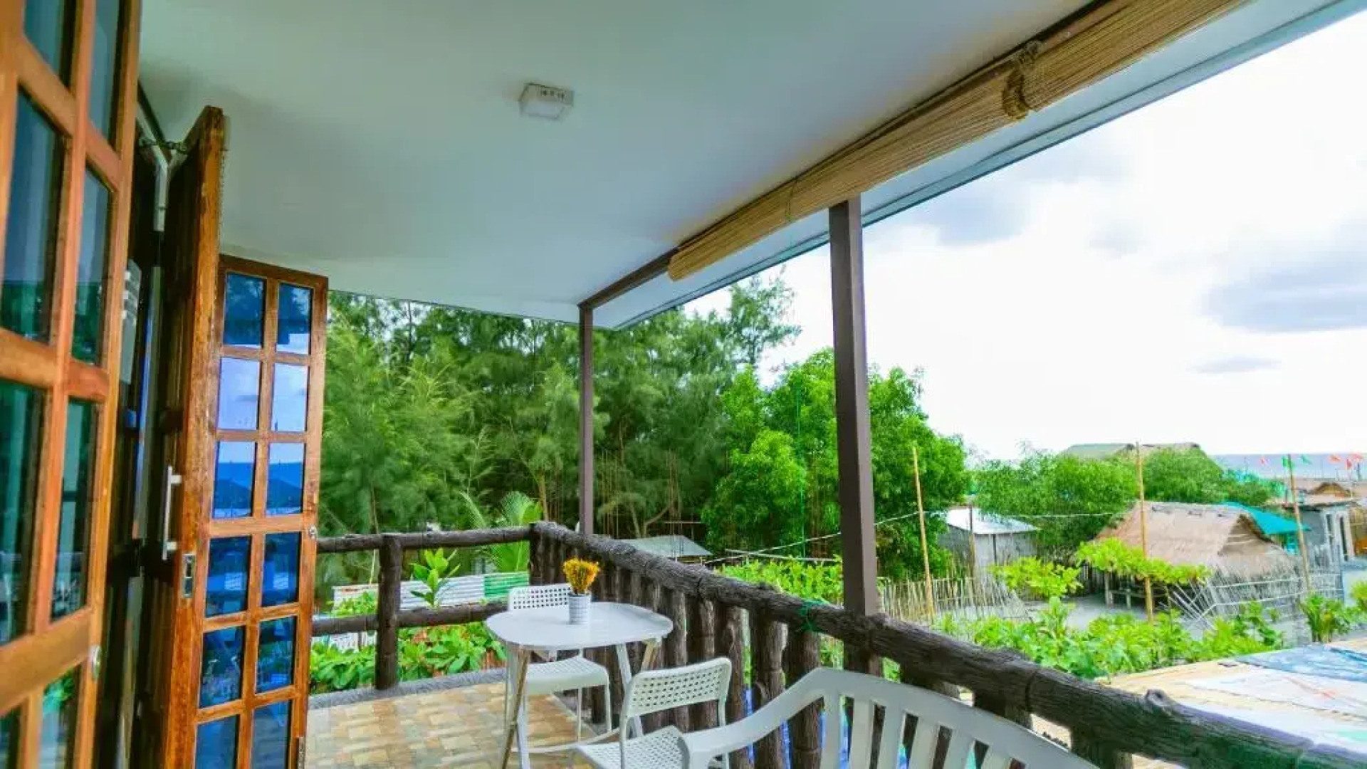 Sun in Hand Beach Resort