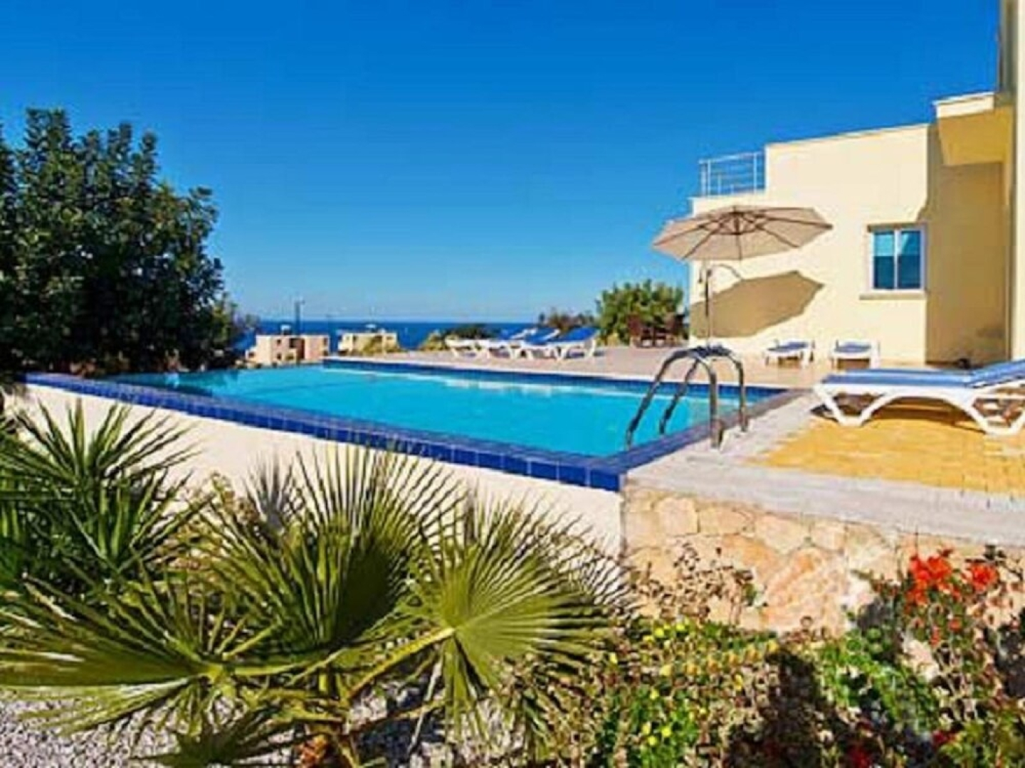 Sunny Villa, a Perfect Spacious Villa With Private Pool, Wifi & Ac in all Rooms