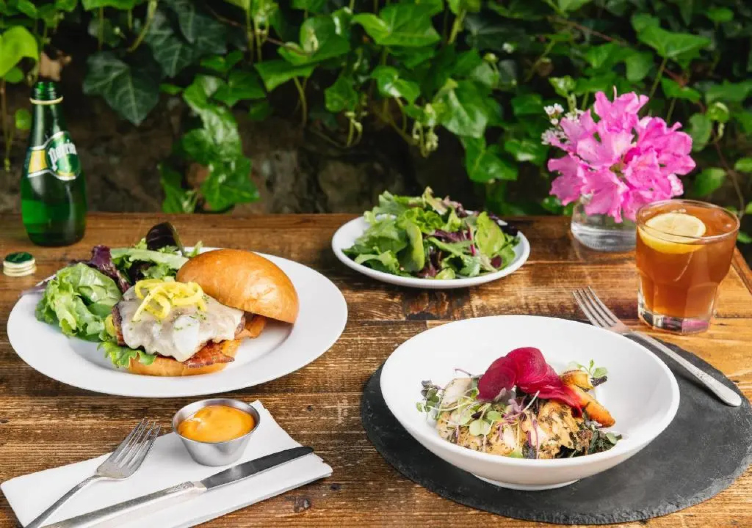 Oakhurst Inn at the University