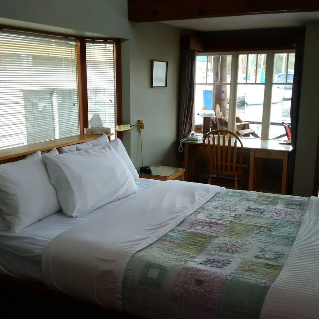 Pink Dishrack Floating Cottage