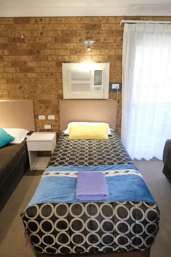 Sapphire Palms Motel