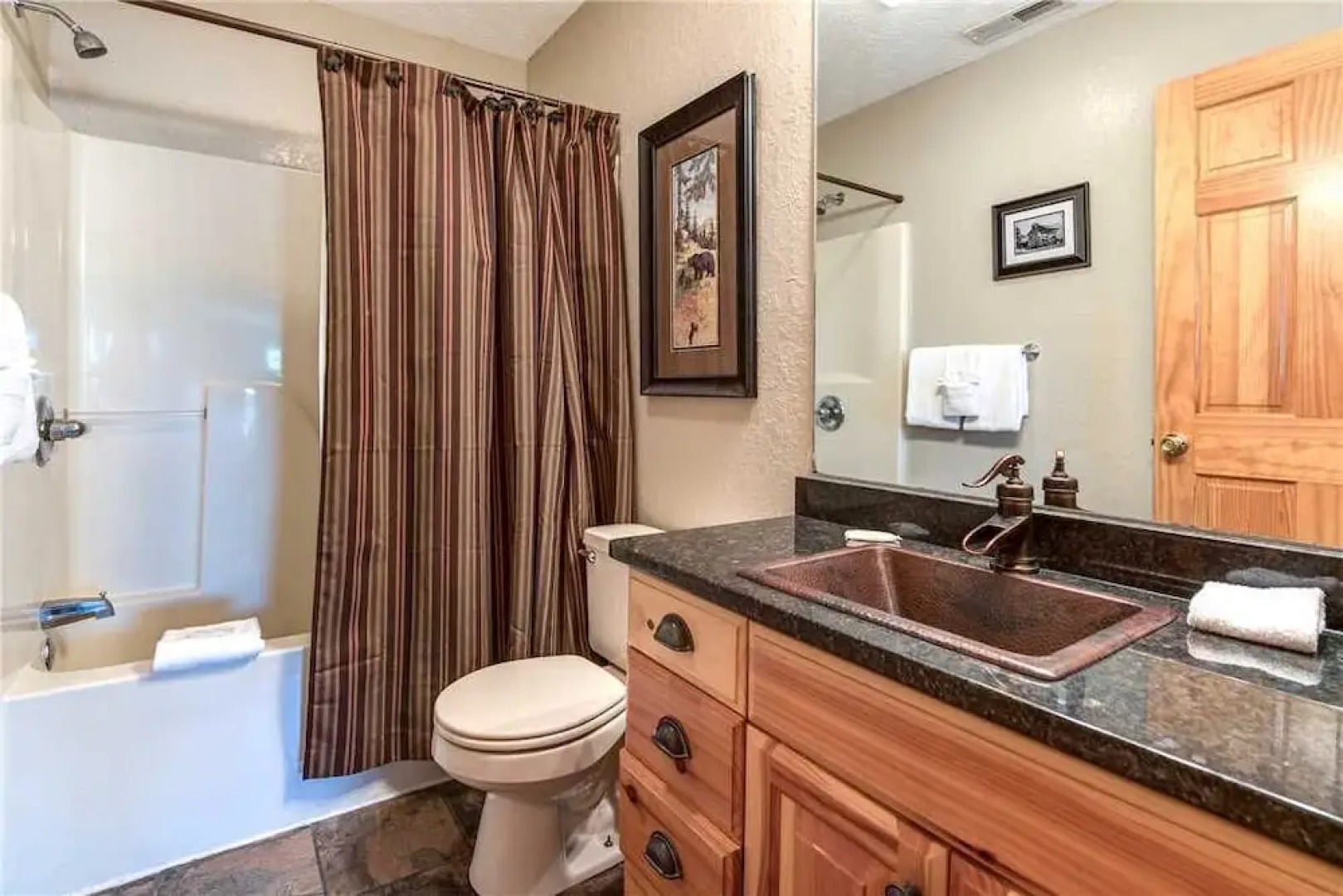 Dreamscapes 5 Bedroom Mountain View Home with Hot Tub