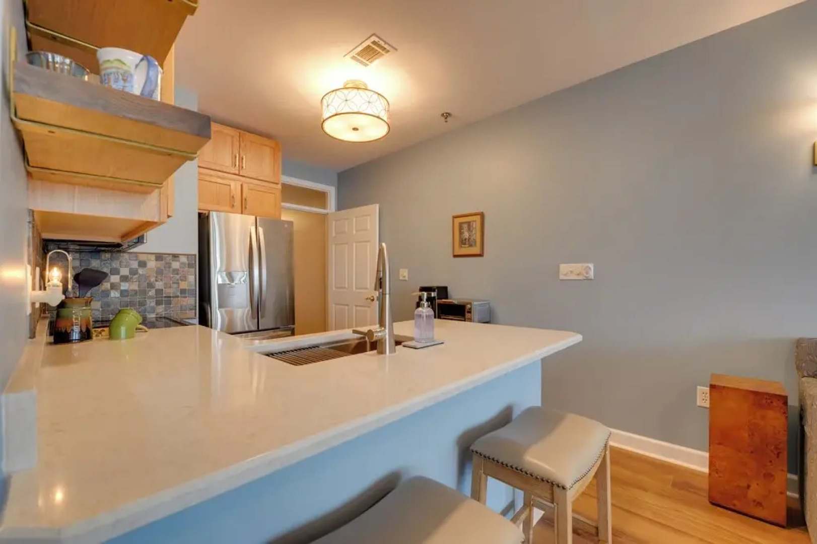 Resort Amenities & Beach Access: Huddleston Condo