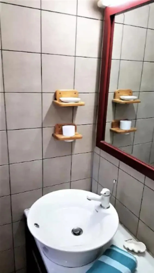 F2 Manureva Iti Apartment 1