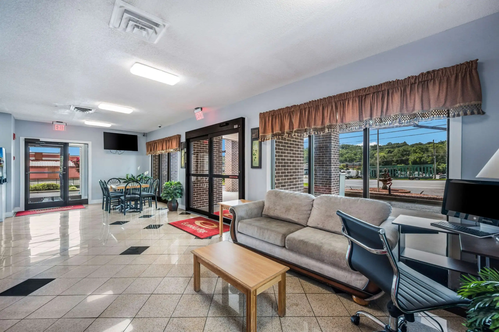 Econo Lodge Inn & Suites Huntsville University Area
