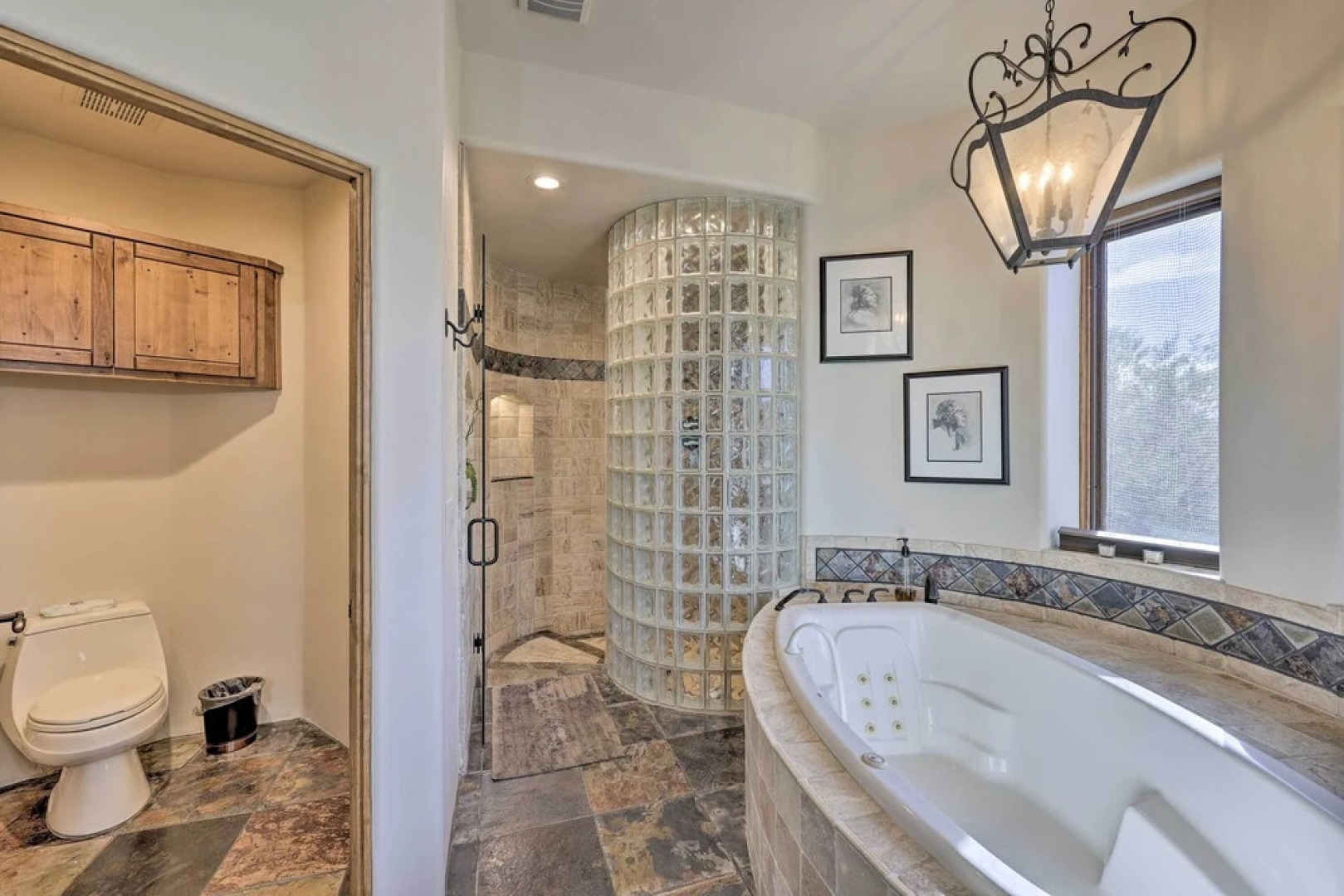 Cave Creek Oasis w/ Putting Green, Spa & Mtn View!