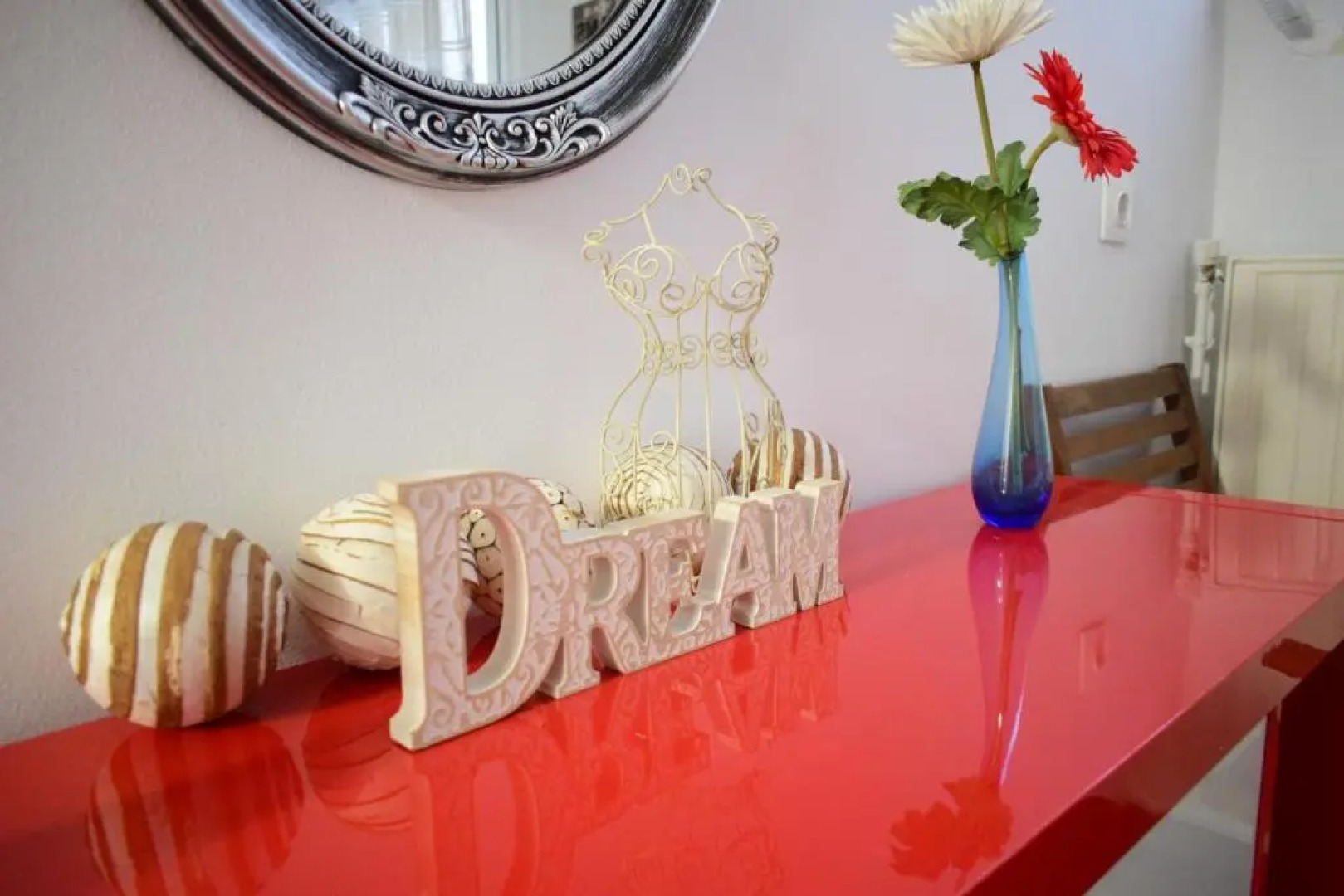 Antonia's 2bedroom with garden and private parking by MK