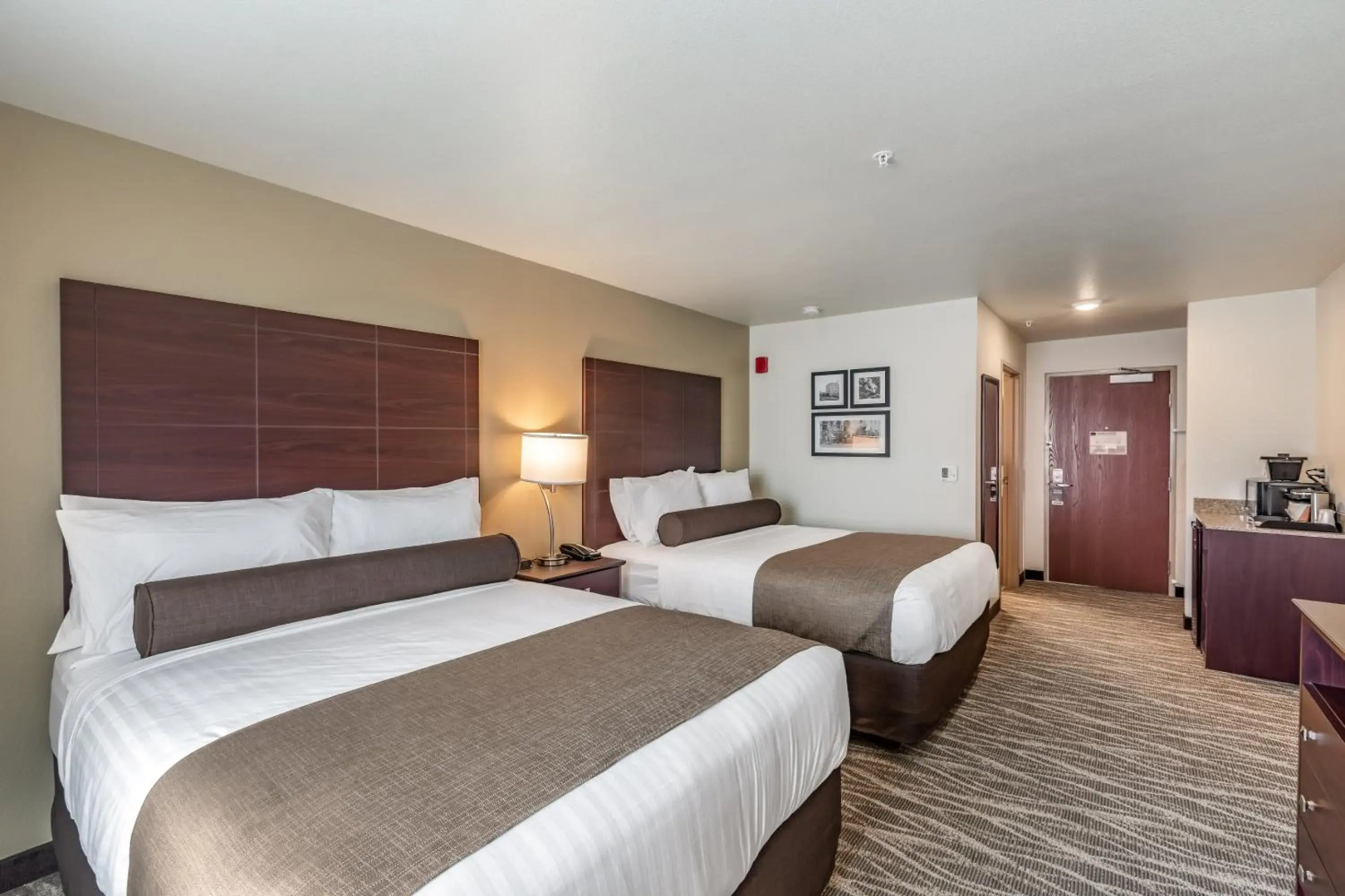 Cobblestone Hotel & Suites - Appleton International Airport