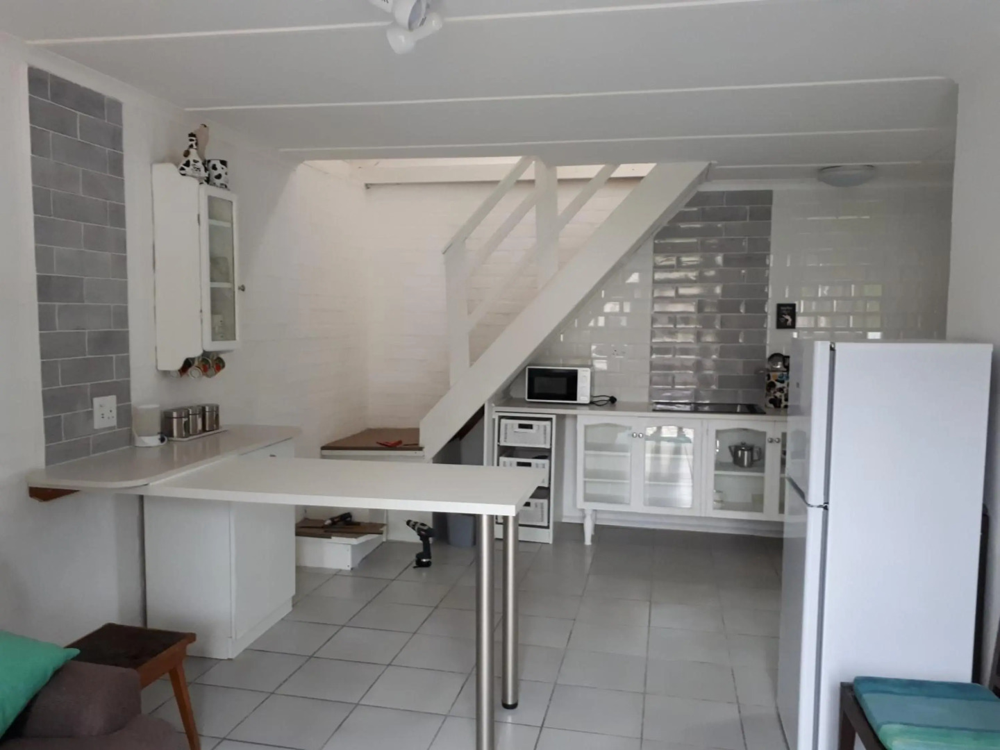 6 bedroom house and cottage