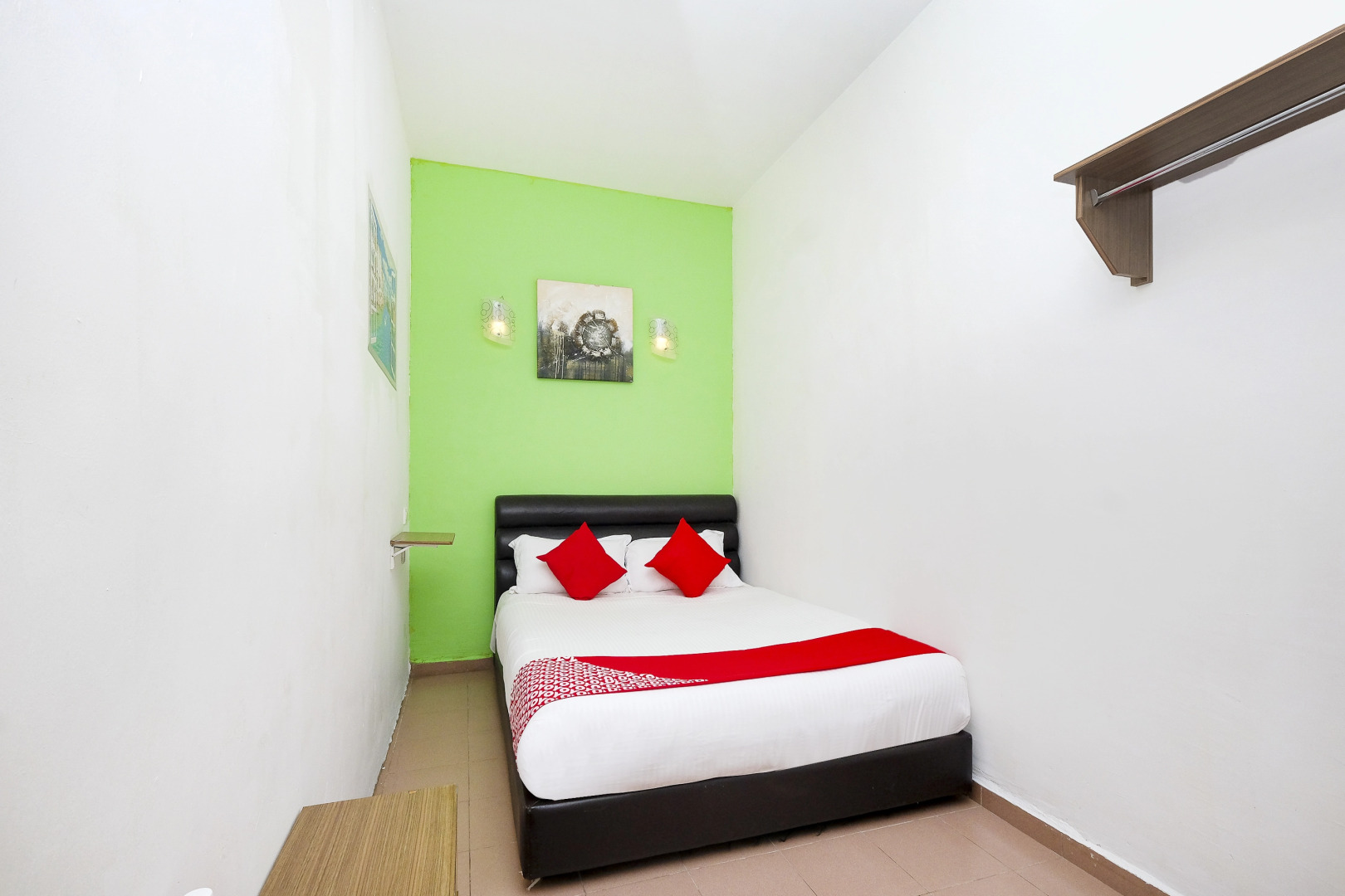 OYO 850 Gold Star Hotel