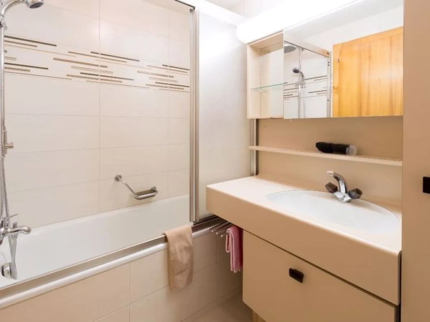 Adonis & Vallesia 13711