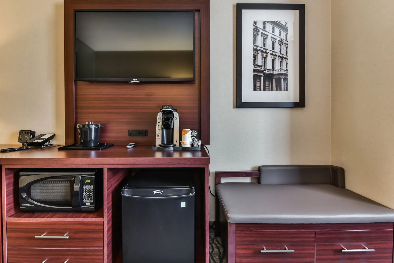 Comfort Suites Downtown Windsor