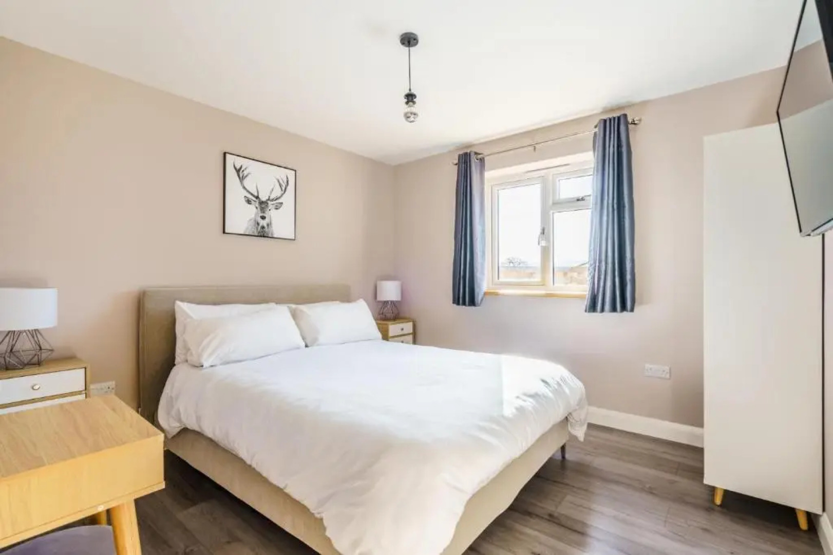 Fantastic and Sleek 3BD Home Wrington Bristol