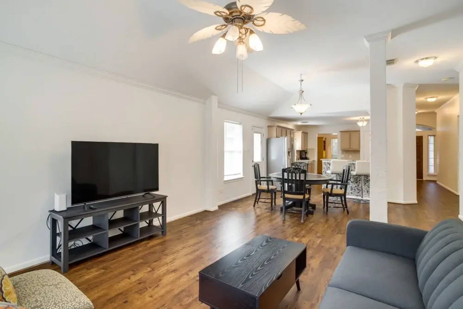 Pet-friendly Spring Home - 4 Mi to Six Flags!
