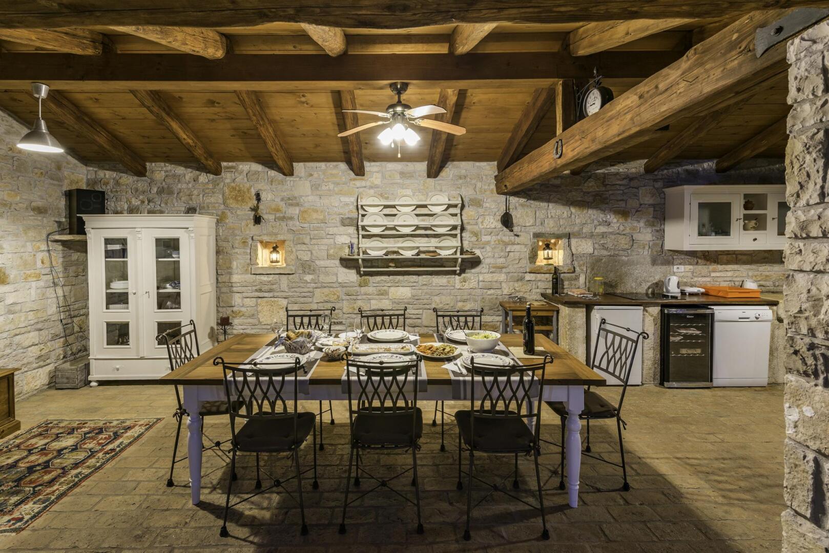 Lipa in Krnica with 4 bedrooms and 3 bathrooms