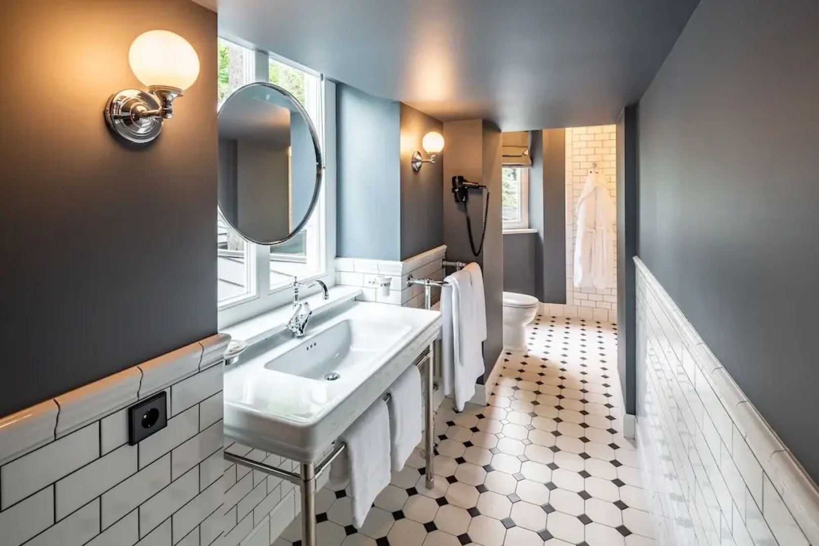 Отель Lion’s Castle