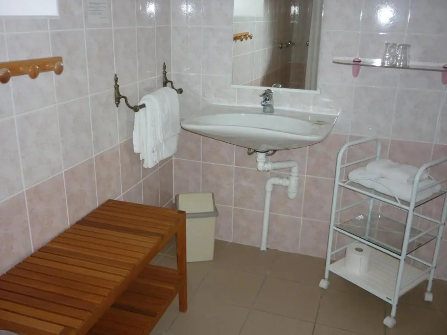 Hôtel Les Voisins Beaucemaine