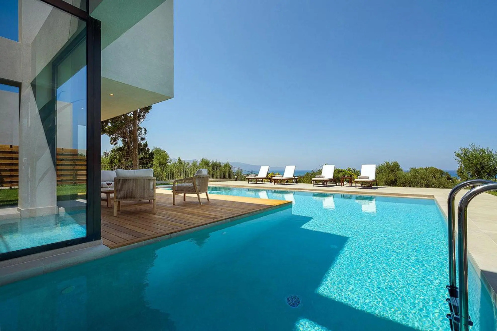 Sea View 4 Bedroom Villa With a Heated Pool