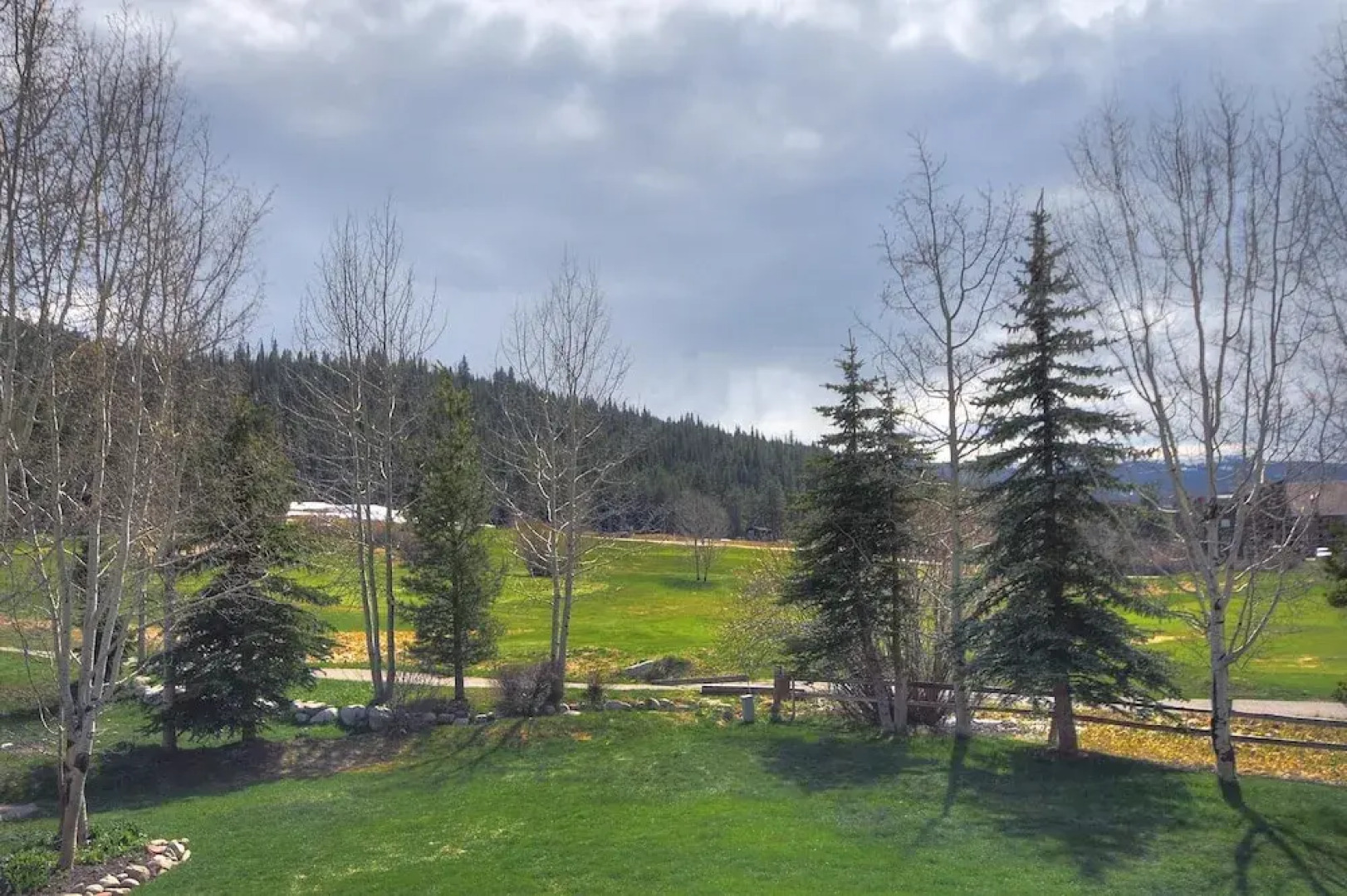 Wheeler House Spacious East Village Condo, Easy Walk to Super Bee - WH104 by Redawning