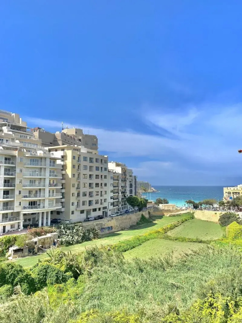 Follow the Sun Boutique Hostel - Pool, Breakfast & Sea Views