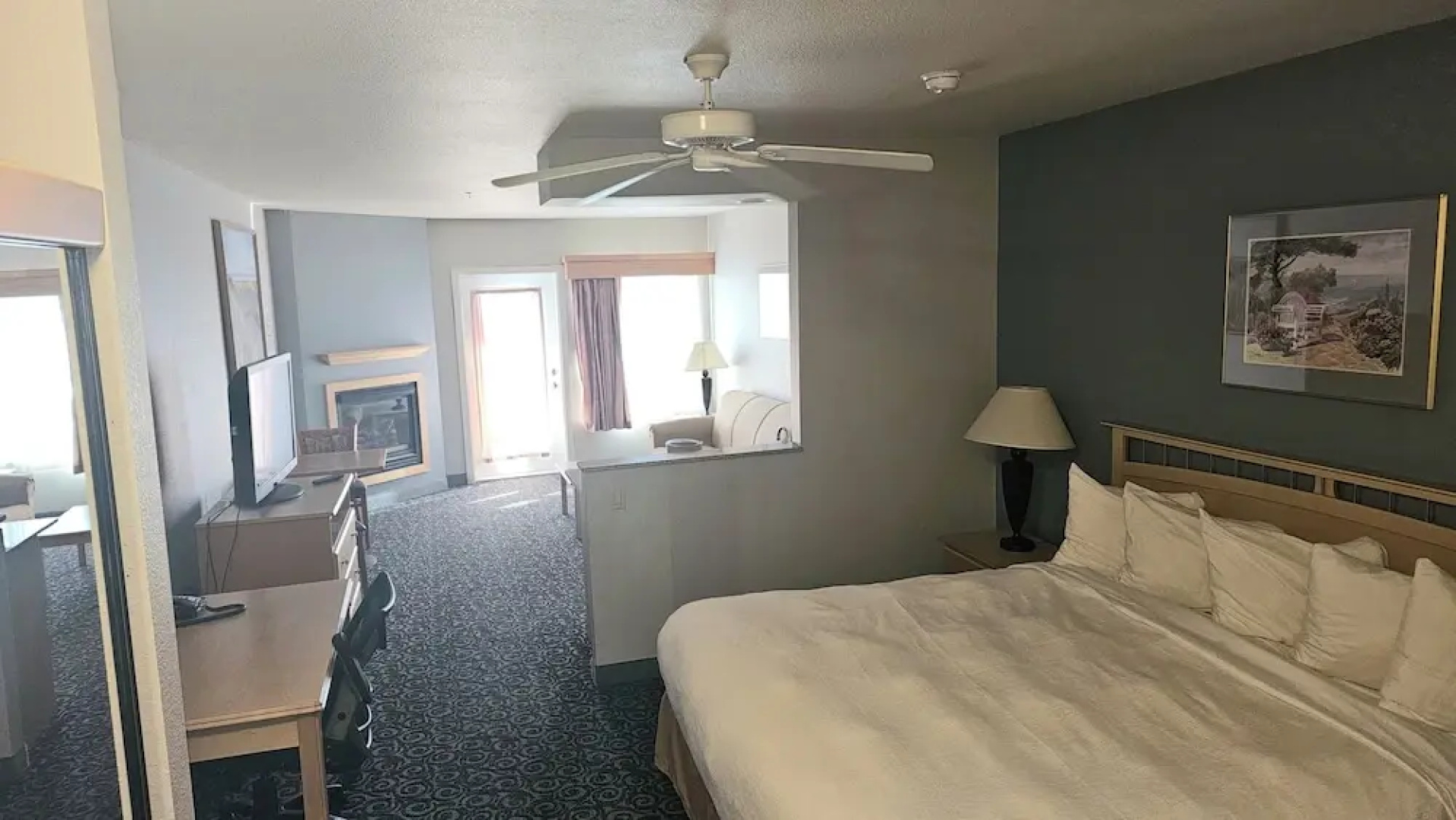 Lighthouse Suites Inn