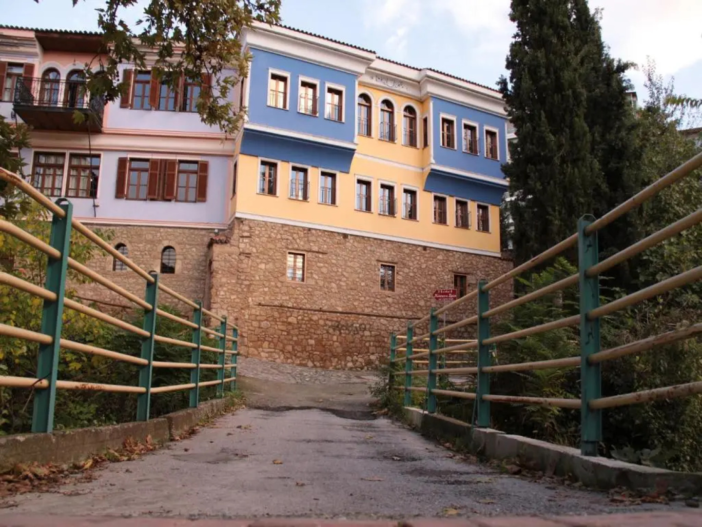 Kokkino Spiti Boutique Hotel