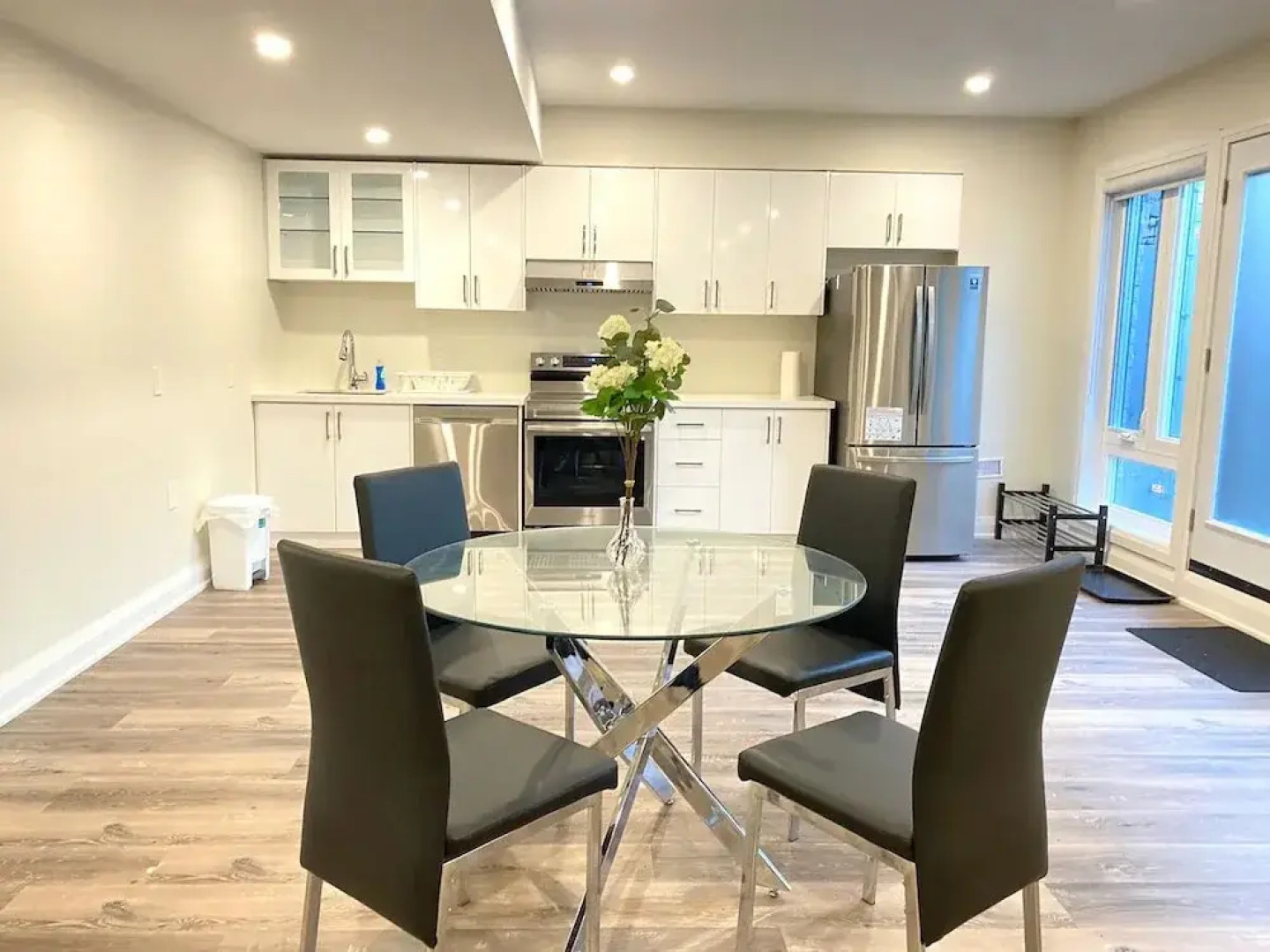 Brand New Basement Apt next to Beach & Go Train