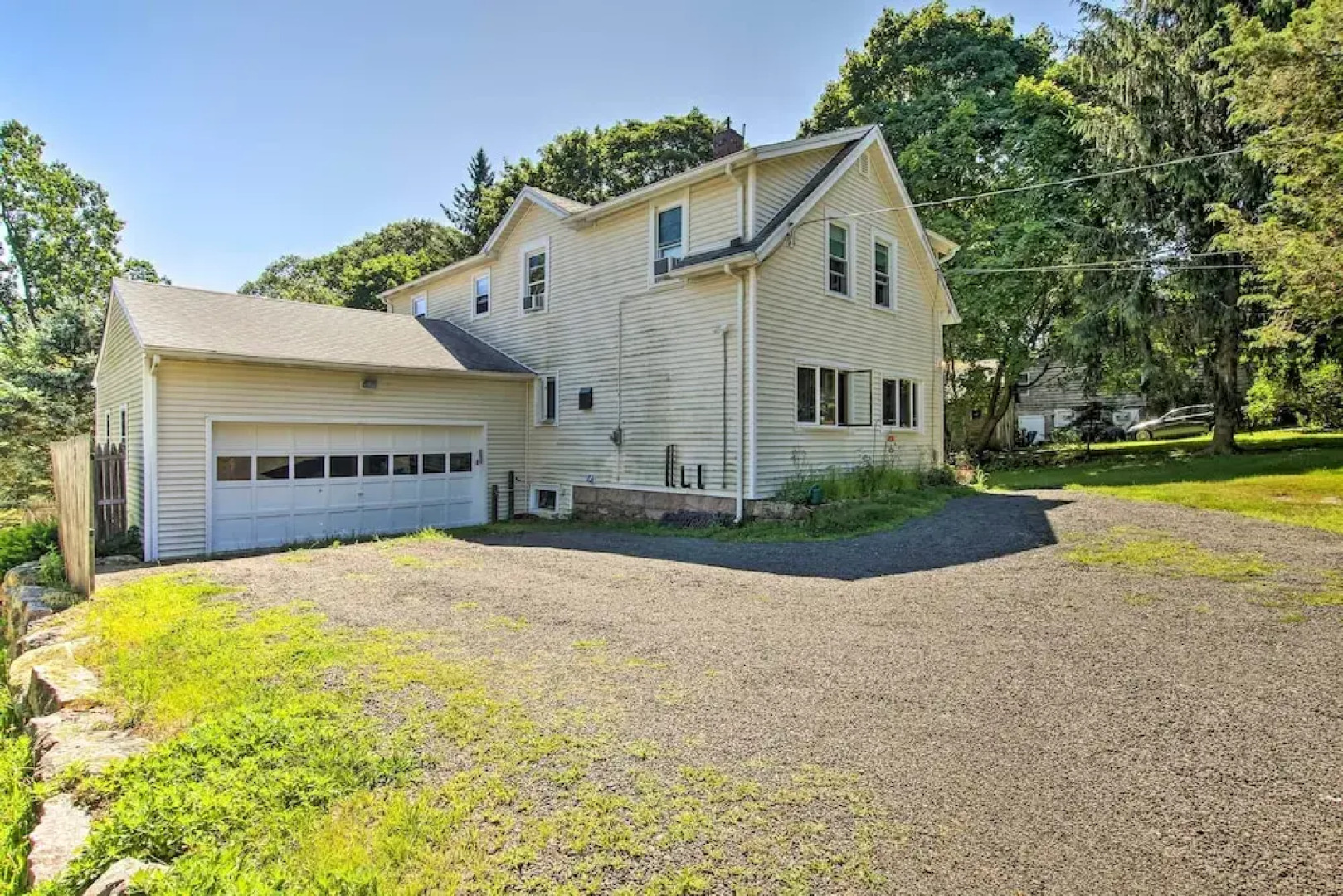 Pet-friendly Branford Apt - 10 Min Walk to Beach!