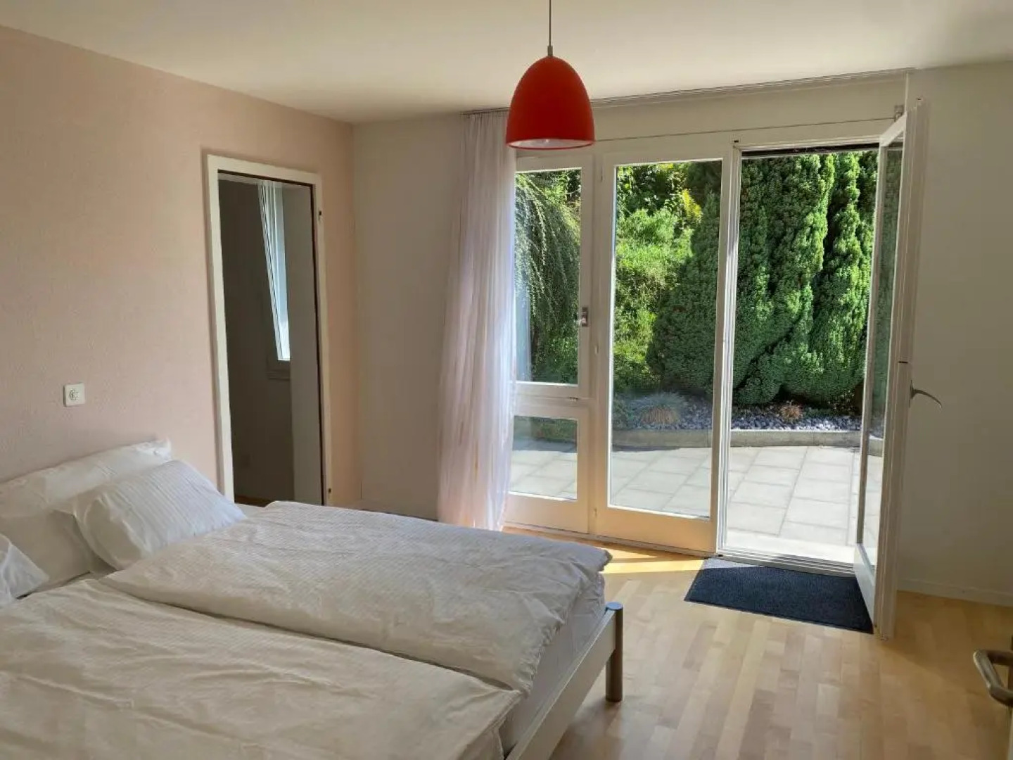 A beautiful apartment with direct view at the lake for 4 persons