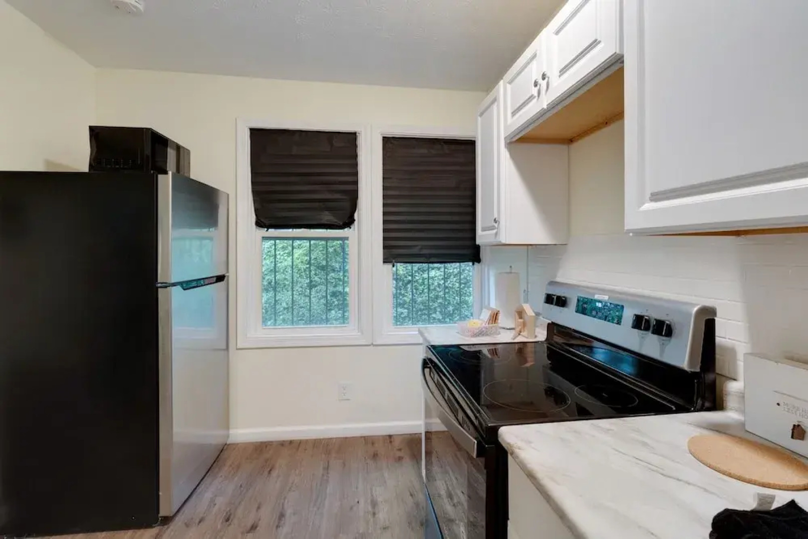 Amazing Centrally Located Apt Combo Near Uc, Hospital And Zoo! 2 Bedroom Apts by Redawning