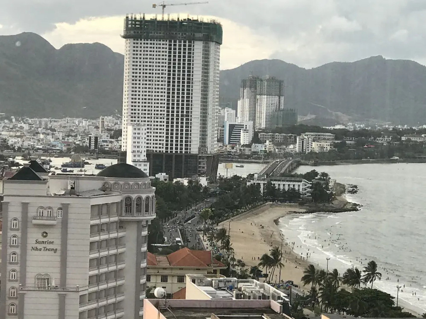 Handy Beach Apartment