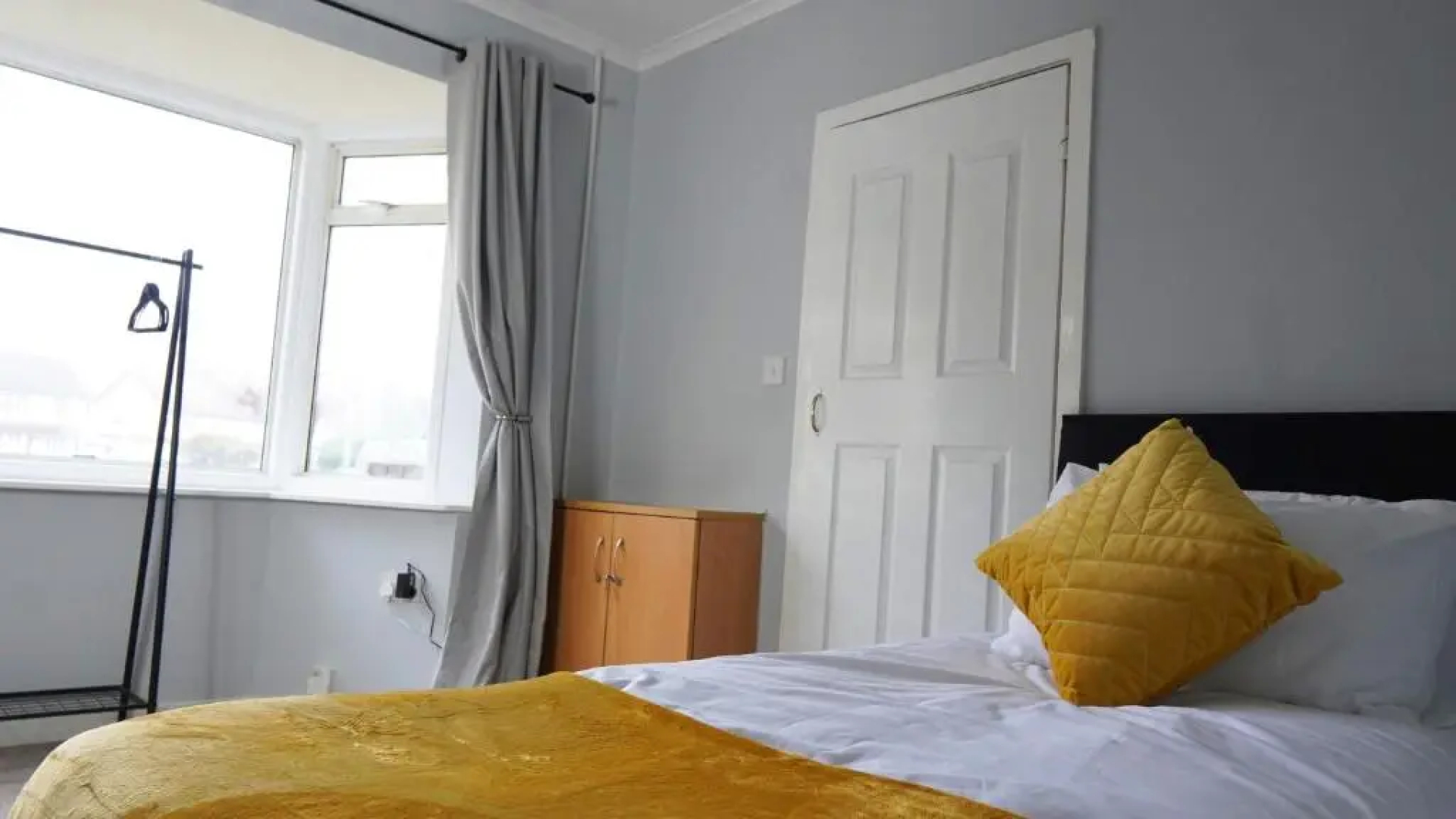 Portobello House - Four Bedroom House perfect for CONTRACTORS - Sleeps 6 - FREE parking