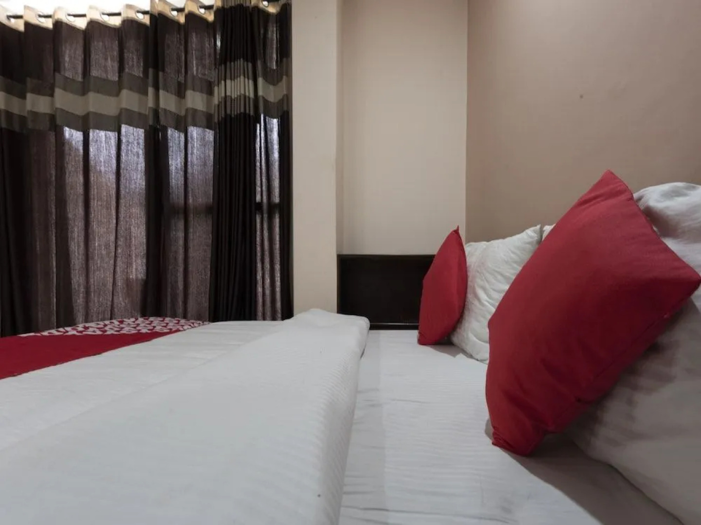 Oyo 19141 Diamond Vaishali