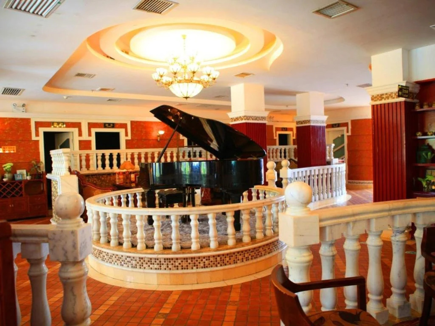 Dongxing Donghai Hotel