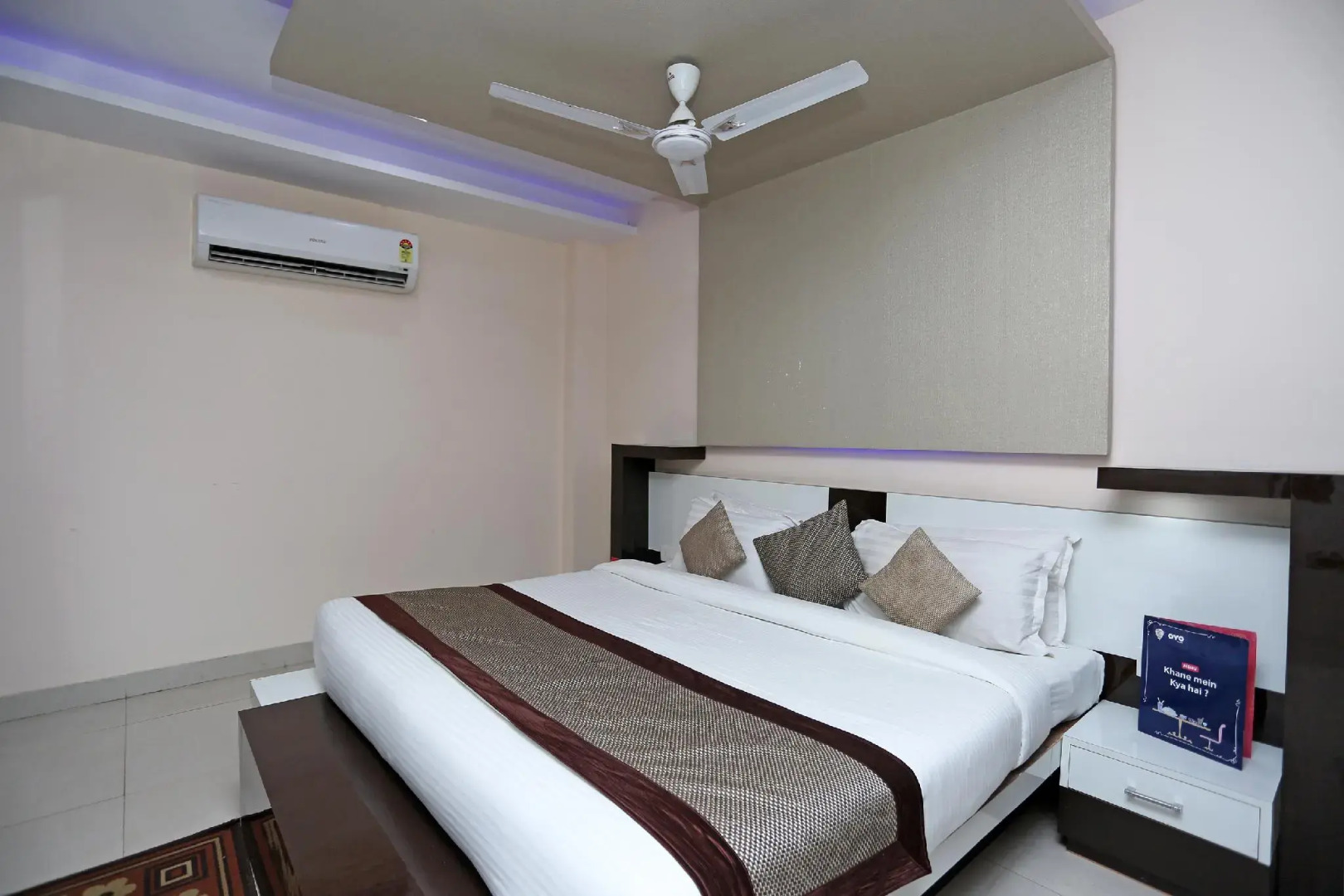 OYO 4471 Hotel Rajmahal