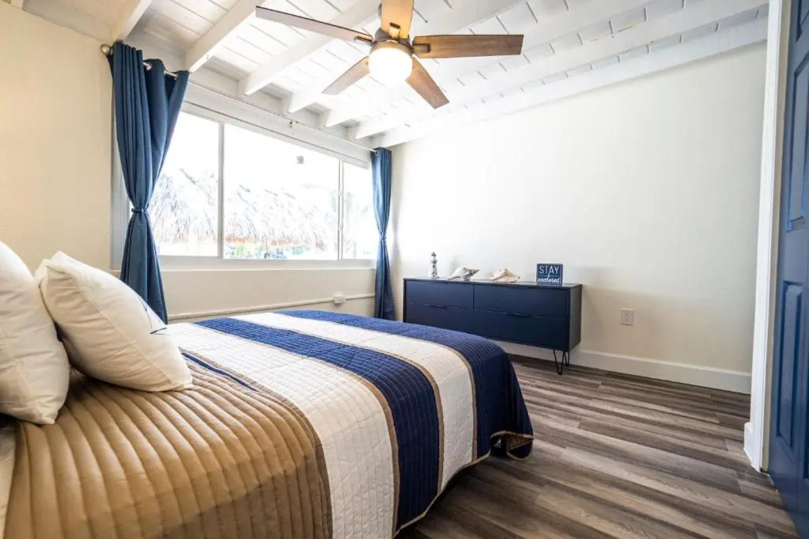 Newly Renovated 3br2ba Duplex with private Dock