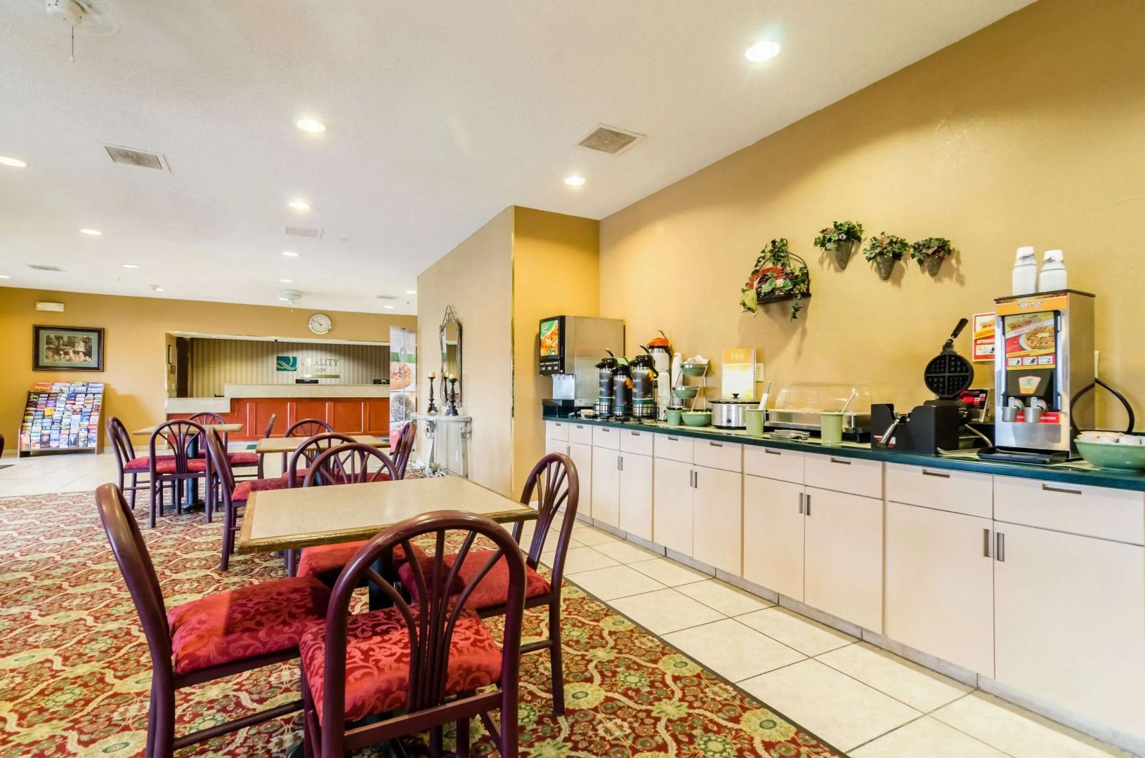 Quality Inn & Suites Manhattan