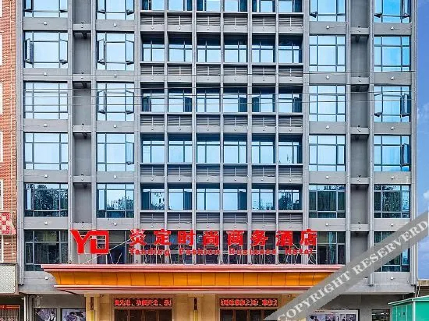 Vienna 3 Best Hotel (Yingshan Bus Station)