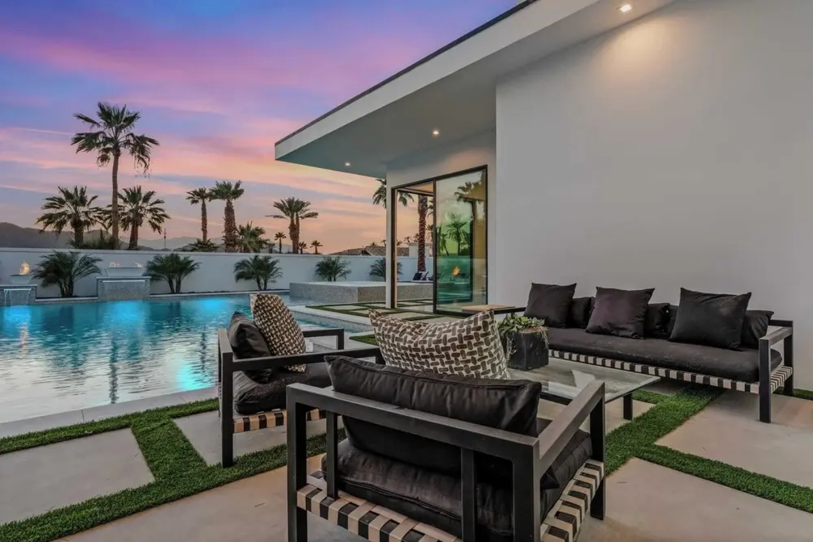 Sleeps 31 2 Luxury Villas w/ Pool + Spa, Putting Green Bravo by Avantstay