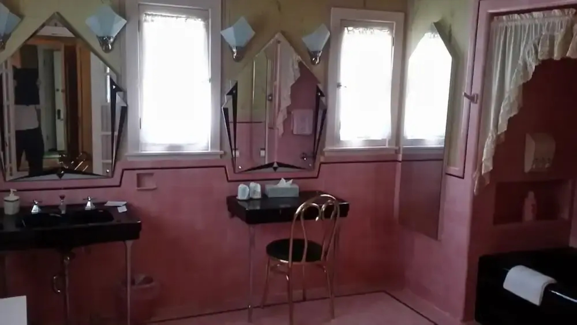 Chestnut Charm Bed & Breakfast