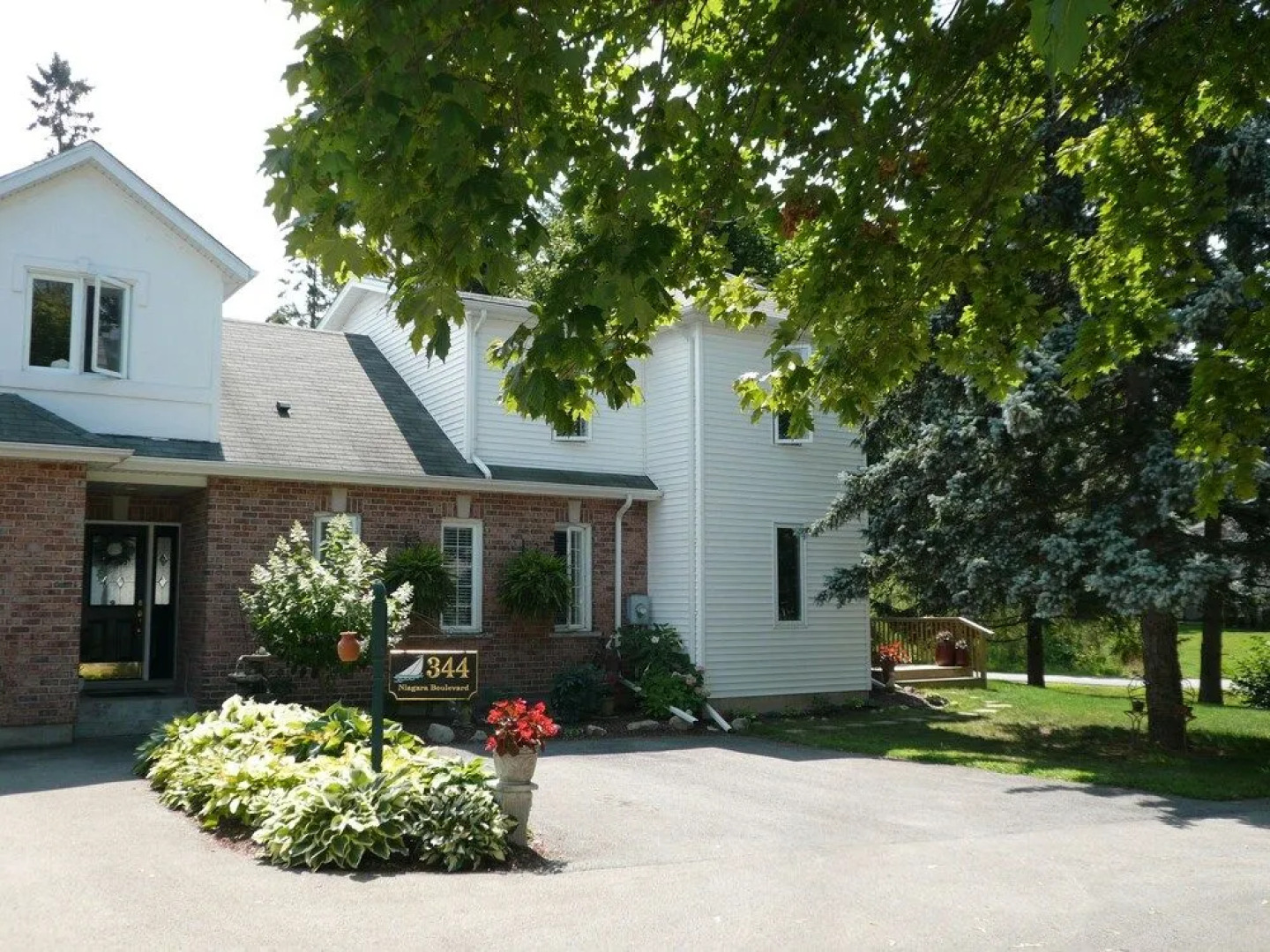Brock Hollow Bed & Breakfast