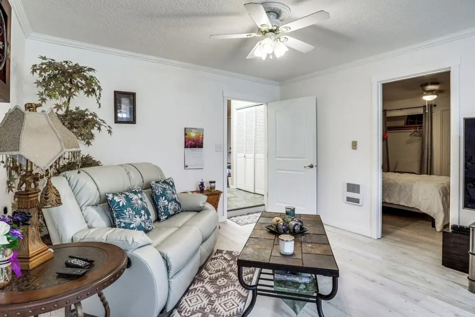 Salem Getaway w/ Hot Tub Near Parks & Boating!