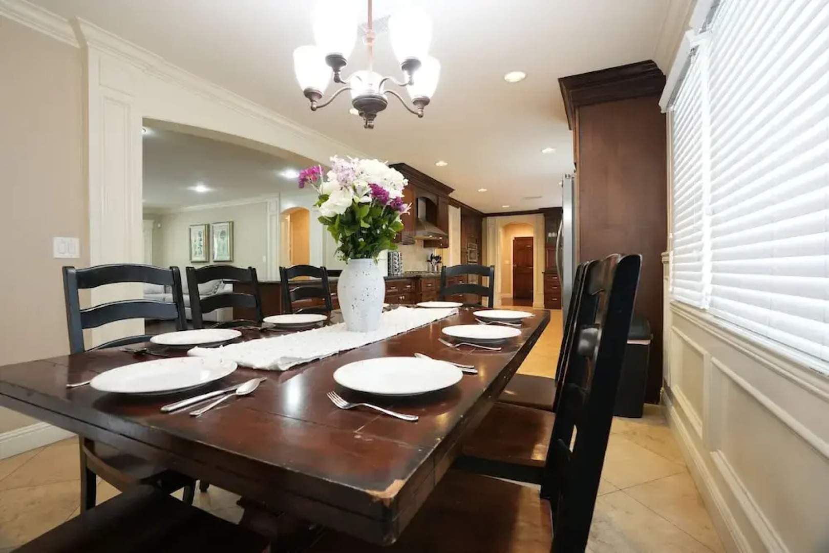 Incredible Estate 5 Bedrooms 3 Bathroom W/resort Style Rock Pool & Jacuzzi