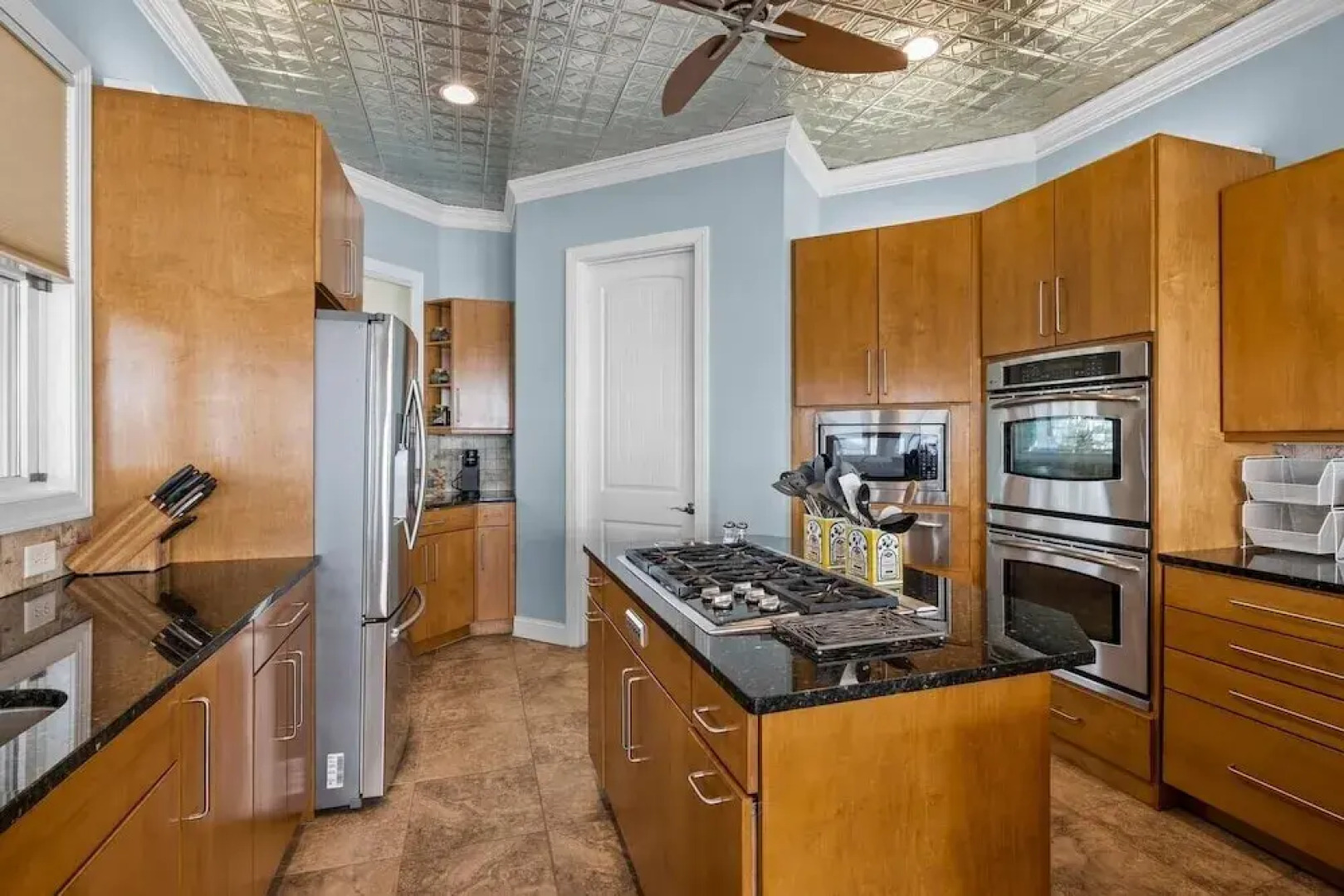 The Island House 5 Bedroom Home by RedAwning