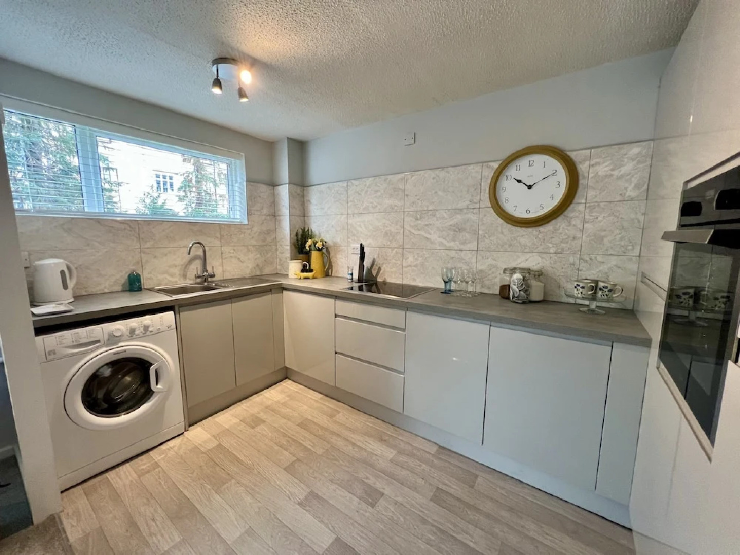 BookedUK - Lovely 2BR Flat in Hoddesdon