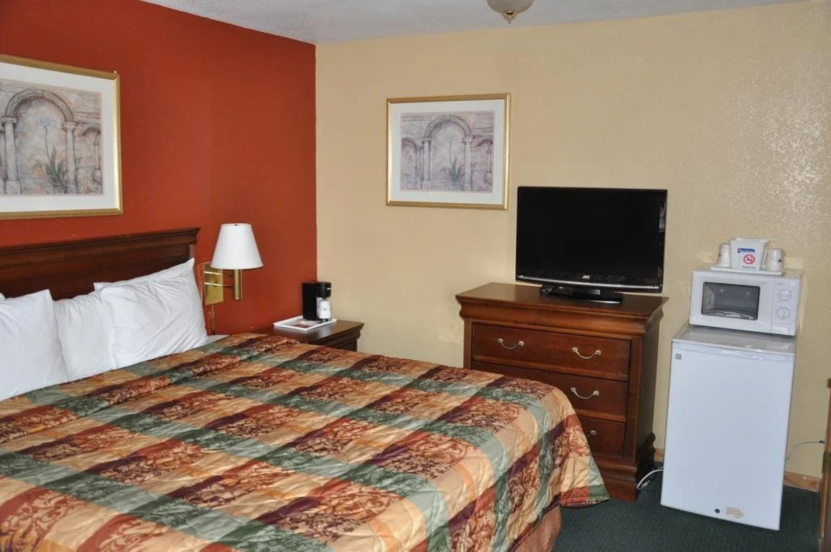 Holiday Inn Express & Suites Bloomington W Mall
