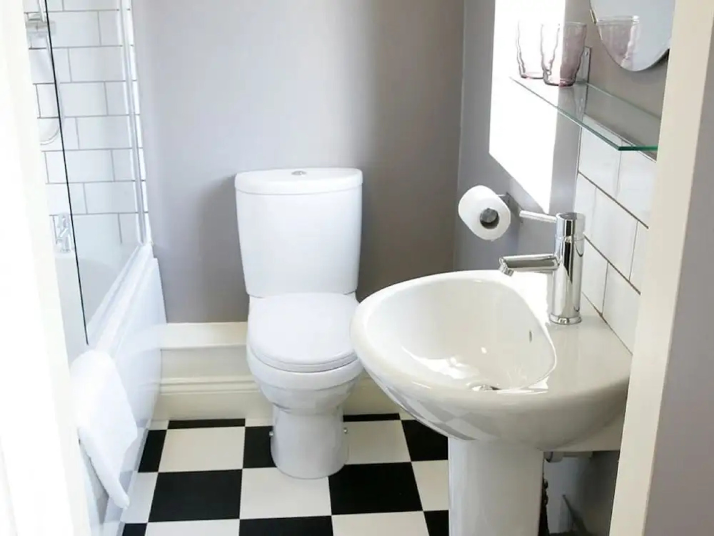 The Three Horse Shoes