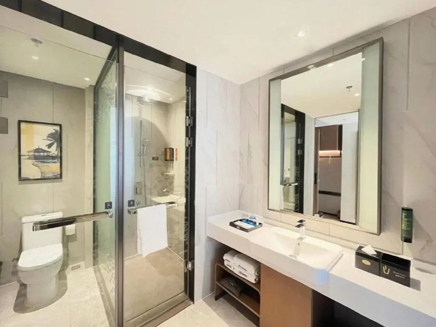 Hampton by Hilton Qionghai Railway Station