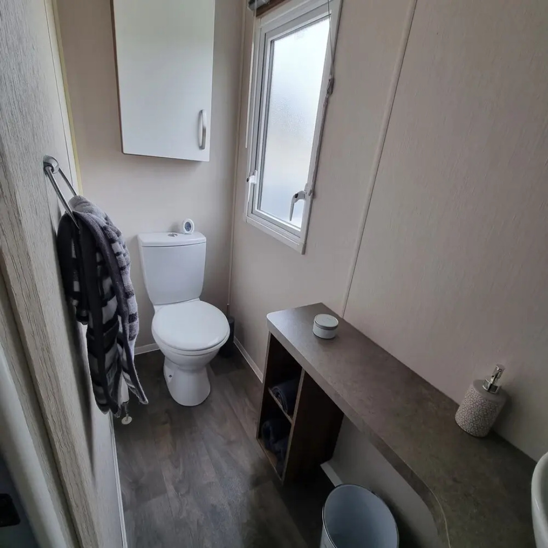 Immaculate 8-bed Cabin in Tattershall Lake