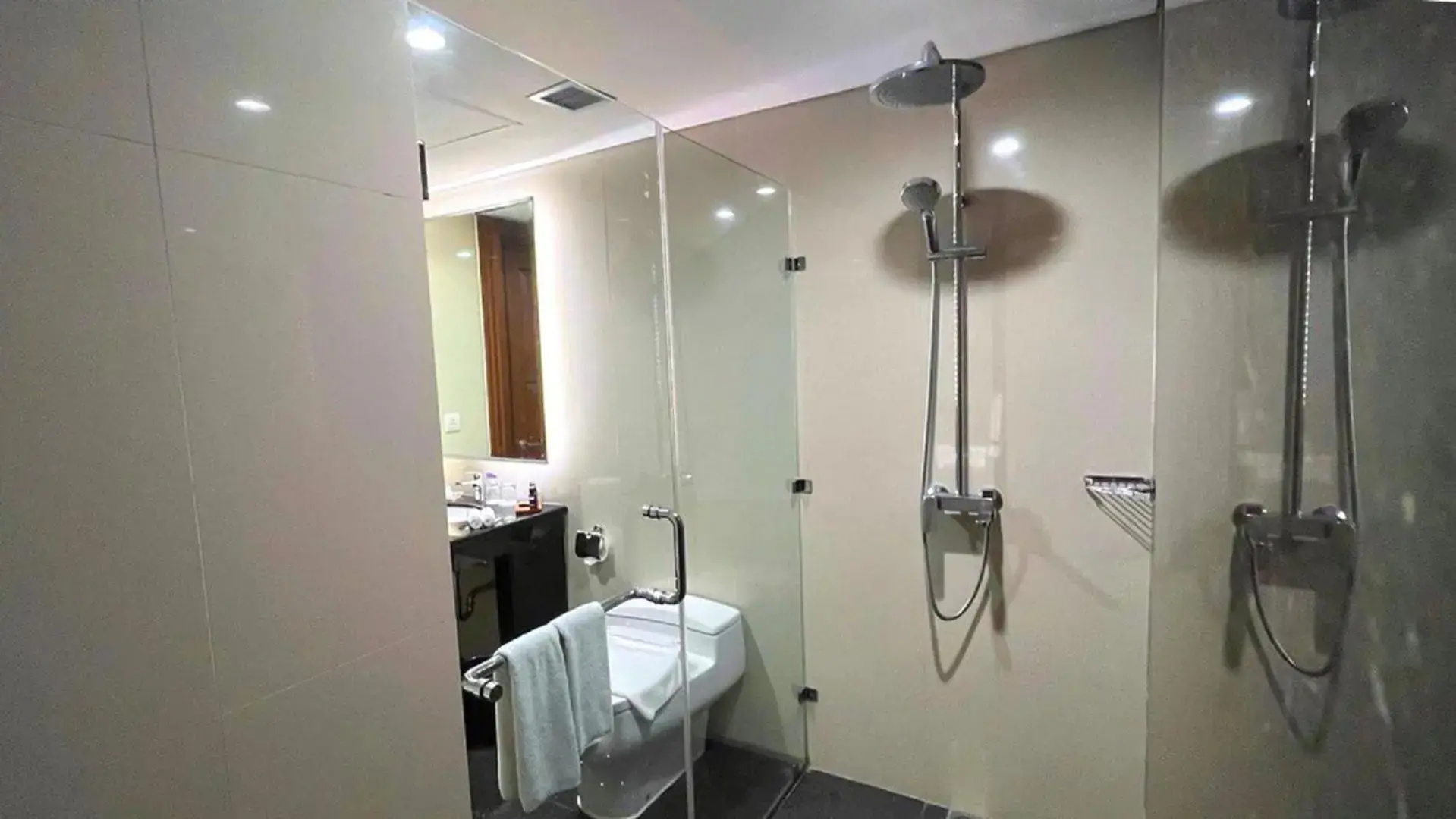 Avenzel Hotel & Convention Cibubur